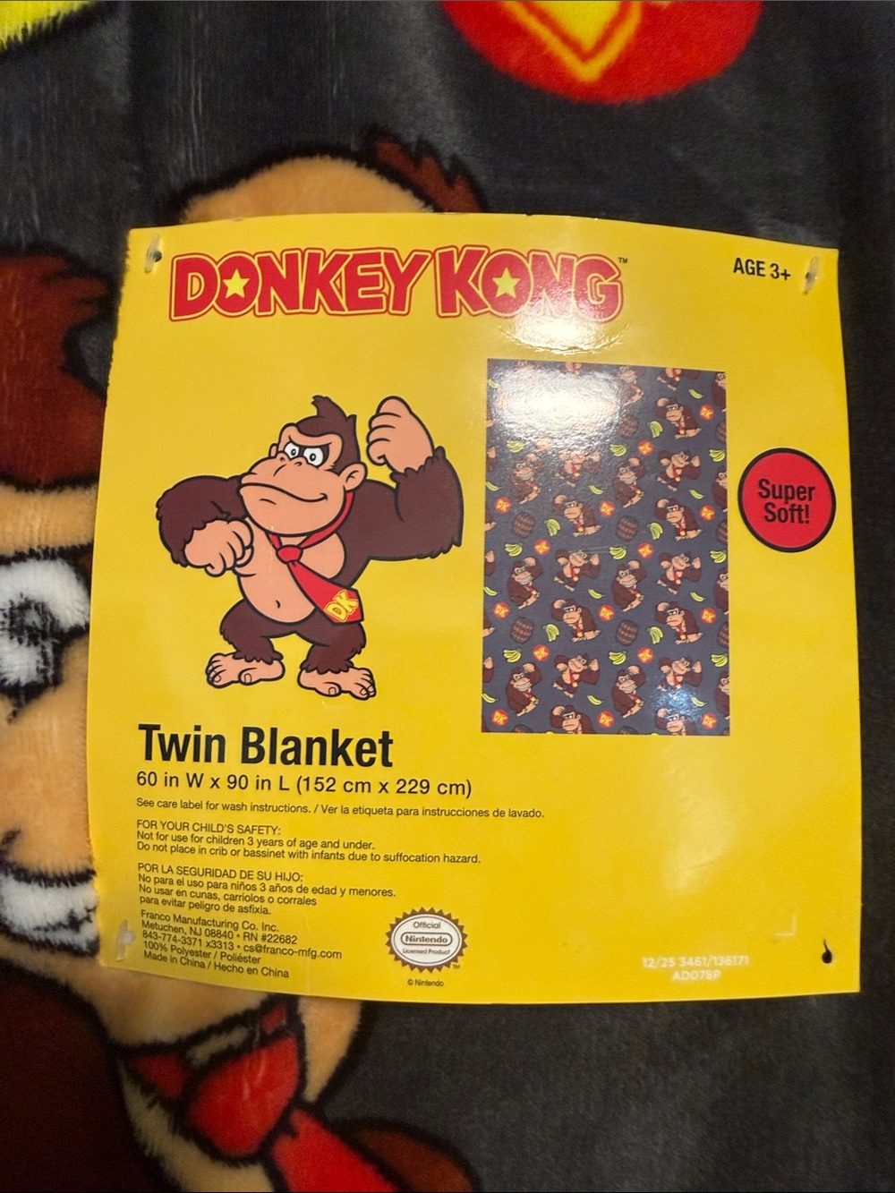 Donkey Kong Plush Twin Throw Blanket - SUPER SOFT - Picture 2 of 3